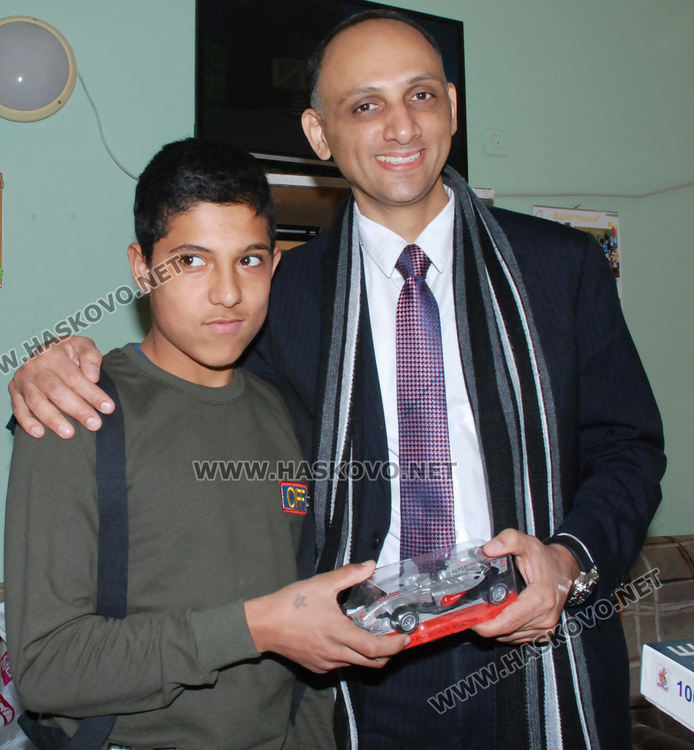 Възпитаниците на Дом „Марина“ получиха играчки от пакистанския посланик