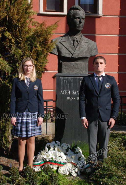 Нели Генова и Виктория Георгиева са носители на званието „Ученик на годината“ на Езиковата гимназия