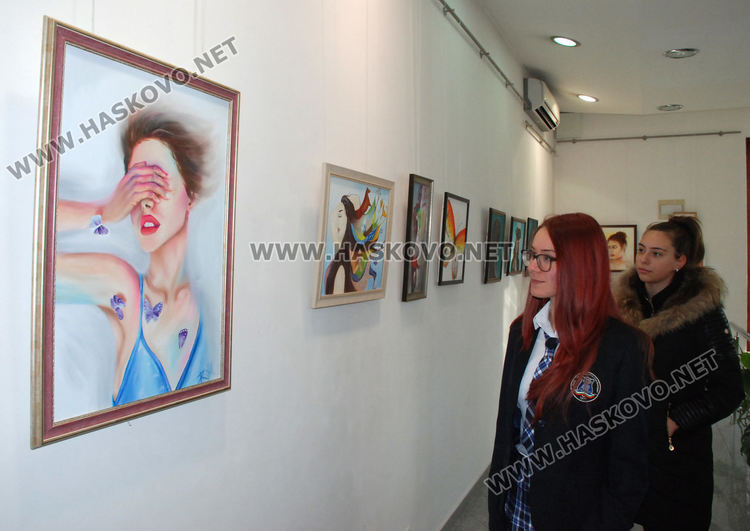 Нели Генова и Виктория Георгиева са носители на званието „Ученик на годината“ на Езиковата гимназия