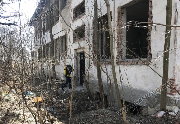 Неизвестни запалиха кабели в бившата казарма над ДНА