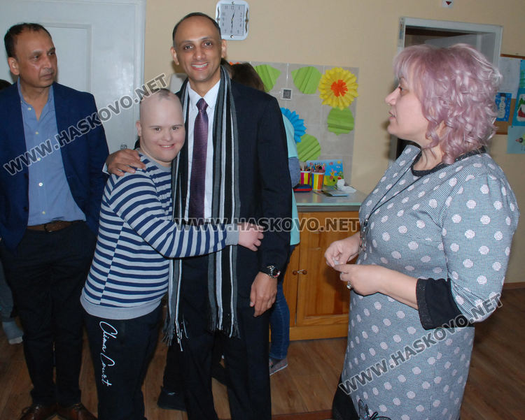 Възпитаниците на Дом „Марина“ получиха играчки от пакистанския посланик