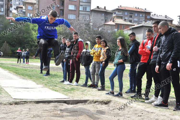 Хасковските ученици в надпревара през февруари и март по лека атлетика, хандбал и волейбол