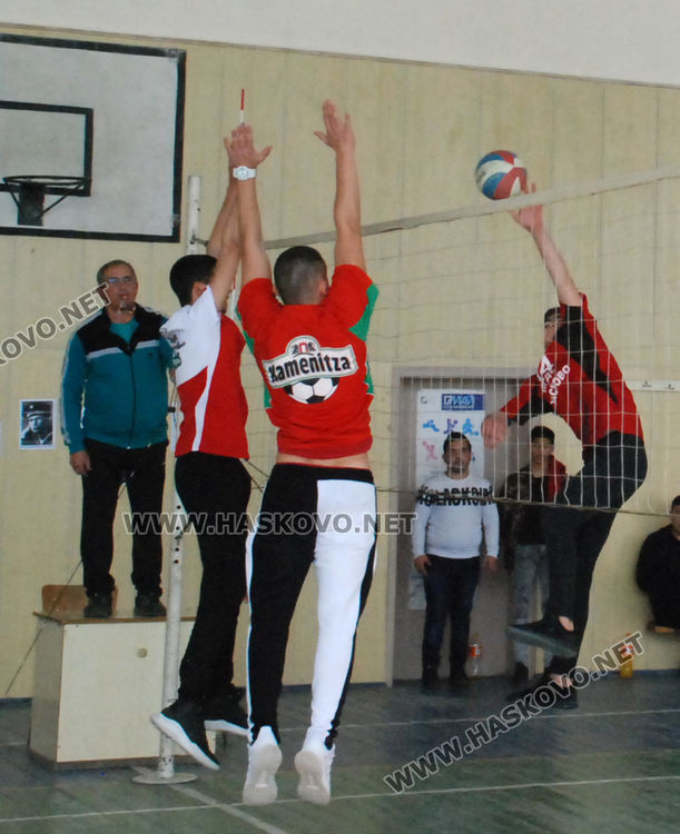 17 отбора се включиха в Общинското първенство по волейбол за ученици