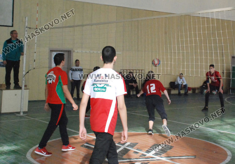 17 отбора се включиха в Общинското първенство по волейбол за ученици