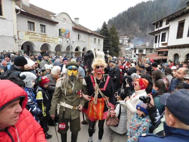 Баба Марта идва в Широка лъка с кукерите на Песнонеделник