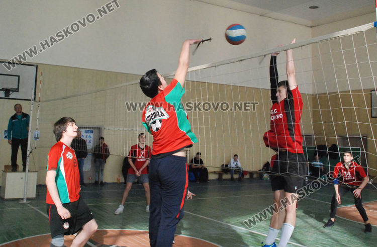 17 отбора се включиха в Общинското първенство по волейбол за ученици