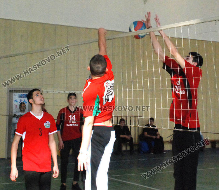 17 отбора се включиха в Общинското първенство по волейбол за ученици