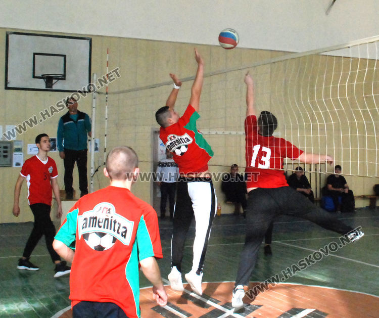 17 отбора се включиха в Общинското първенство по волейбол за ученици