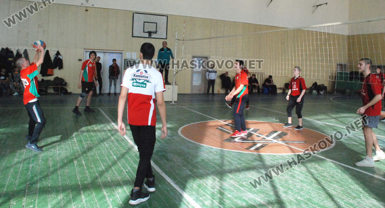 17 отбора се включиха в Общинското първенство по волейбол за ученици