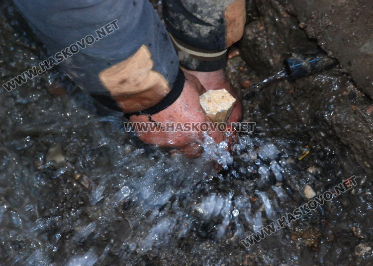 ВиК реже незаконни връзки в "Република"