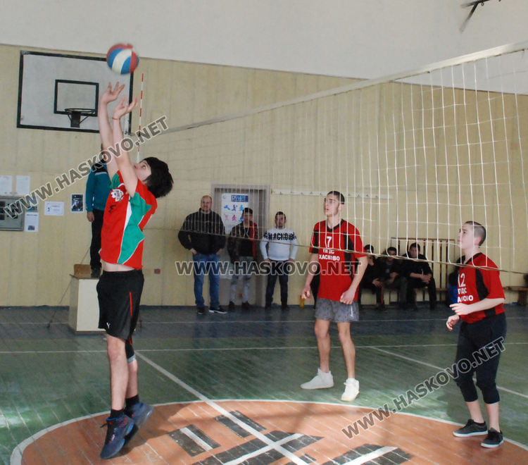 17 отбора се включиха в Общинското първенство по волейбол за ученици