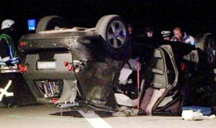 Поредният младок с БМВ,който катастрофира, обърна се по таван