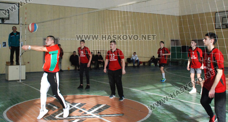 17 отбора се включиха в Общинското първенство по волейбол за ученици