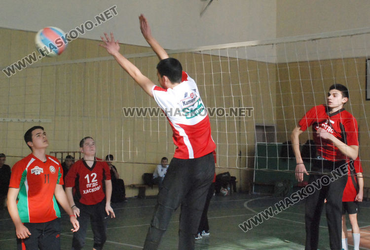 17 отбора се включиха в Общинското първенство по волейбол за ученици