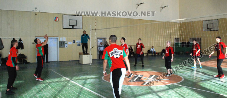 17 отбора се включиха в Общинското първенство по волейбол за ученици