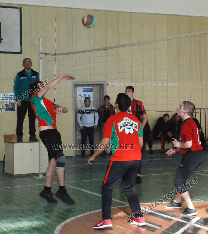 17 отбора се включиха в Общинското първенство по волейбол за ученици