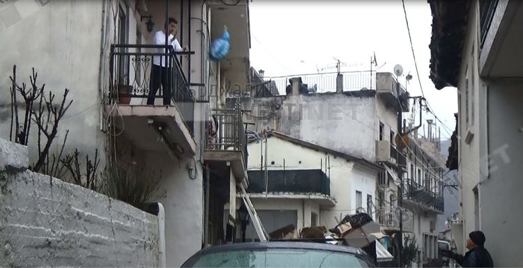 И в Ехинос си хвърлят сметта от терасите , като в Кърджали, но уцелват боклуджийската кола