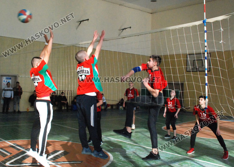 17 отбора се включиха в Общинското първенство по волейбол за ученици