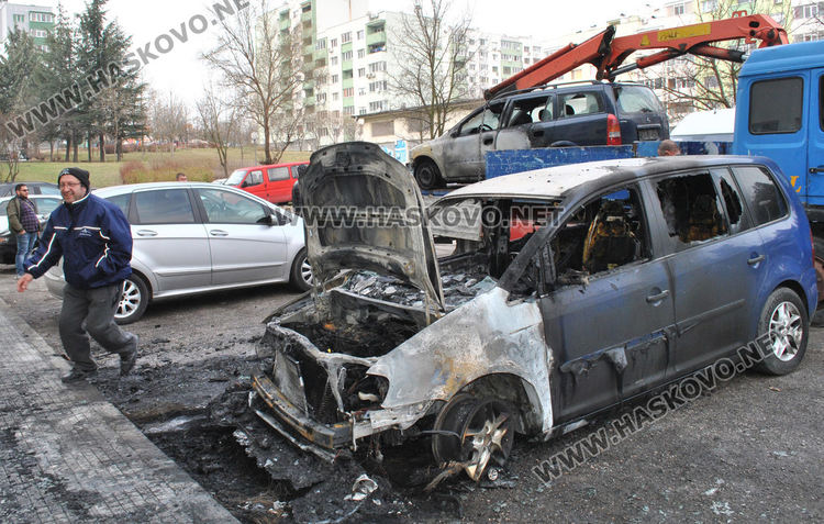 Собствениците на изгорелите коли в "Бадема" подозират умишлен палеж