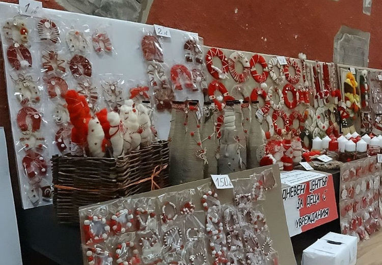 Благотворителен базар "Веселите мартенички" 