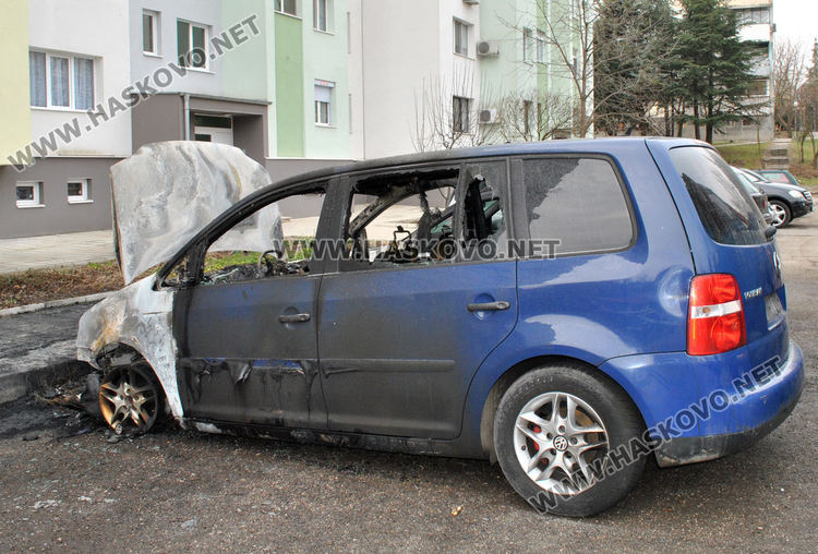 Собствениците на изгорелите коли в "Бадема" подозират умишлен палеж