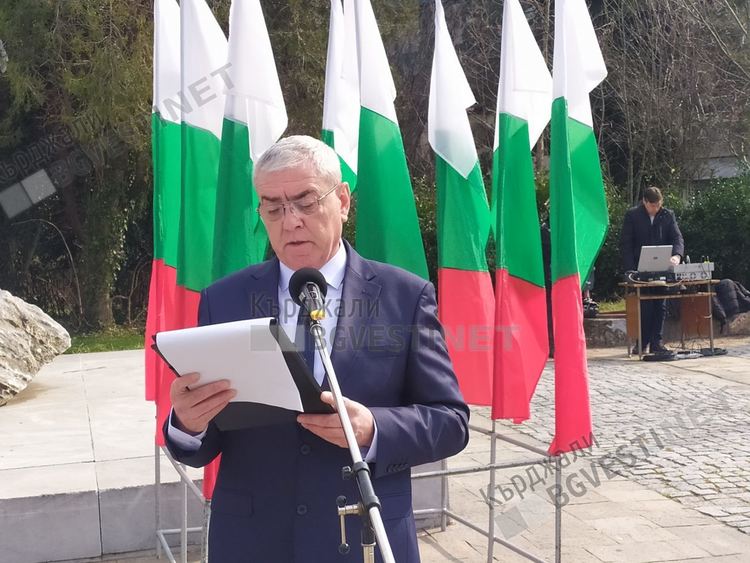 Кърджали преклони глава пред саможертвата за българската свобода на Апостола