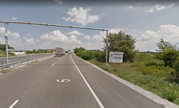 Табелата за начало на Димитровград бе преместена малко преди преброителния пункт, сега се намира след него