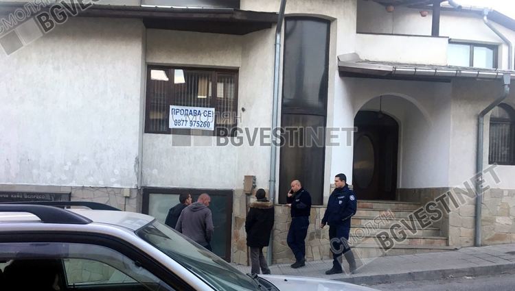 съседи разказаха, че младите мъже от компанията редовно запиват, двама от тях паднаха през необезопасеното стълбище вчера също след пиянски маратон