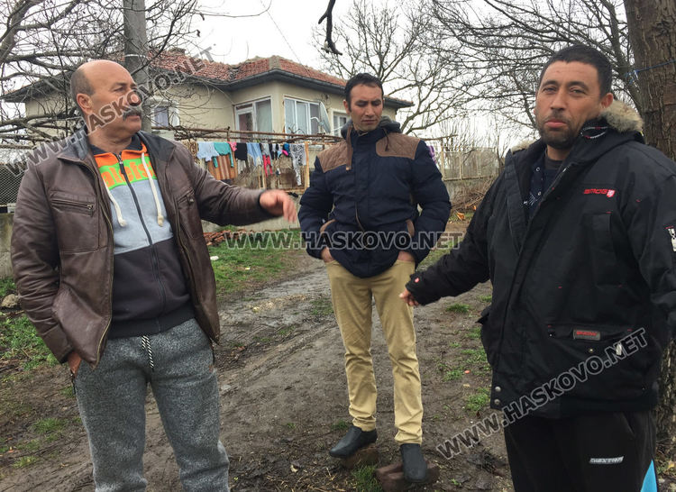 Отляво на дясно: кметът Хубен Пончев, Димитър Танев, Петър Демирев