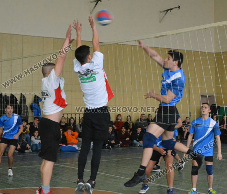 Механото и Дървото са победители в Общинското първенство по волейбол за ученици