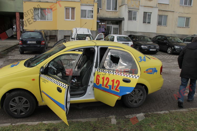 Пострадалия автомобил на бул. Стефан Стамболов