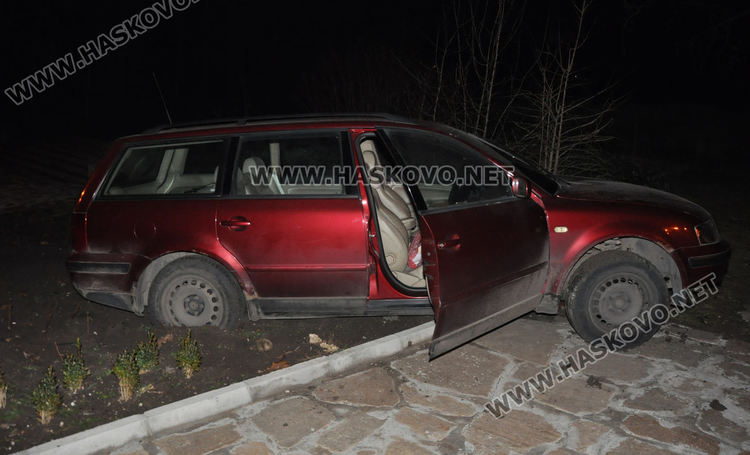 Фолксваген блъсна две жени на тротоара, едната е с опасност за живота