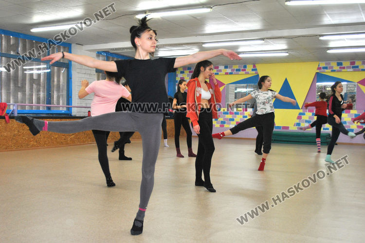 Петра Недялкова поставя първия си професионален спектакъл у дома с „Тангра“