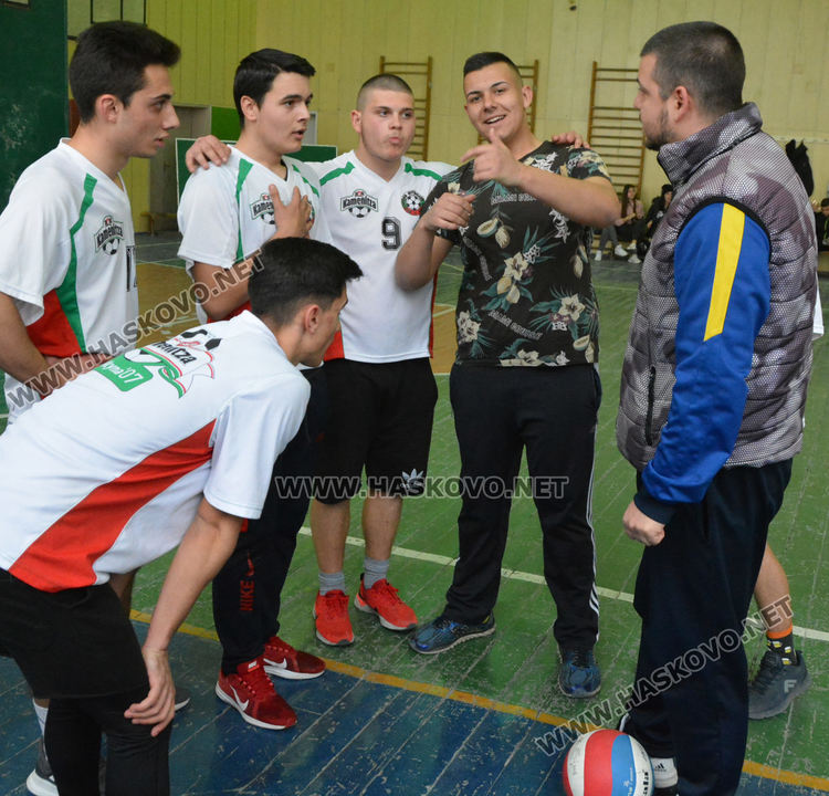 Механото и Дървото са победители в Общинското първенство по волейбол за ученици