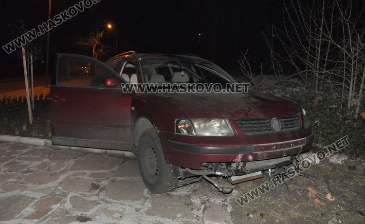 Фолксваген блъсна две жени на тротоара, едната е с опасност за живота