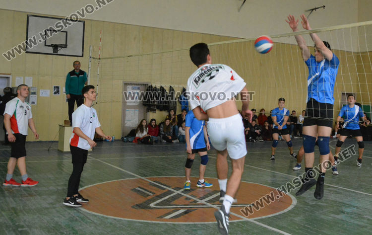 Механото и Дървото са победители в Общинското първенство по волейбол за ученици