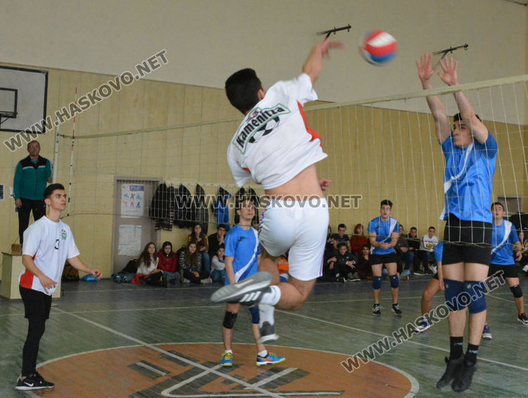 Механото и Дървото са победители в Общинското първенство по волейбол за ученици