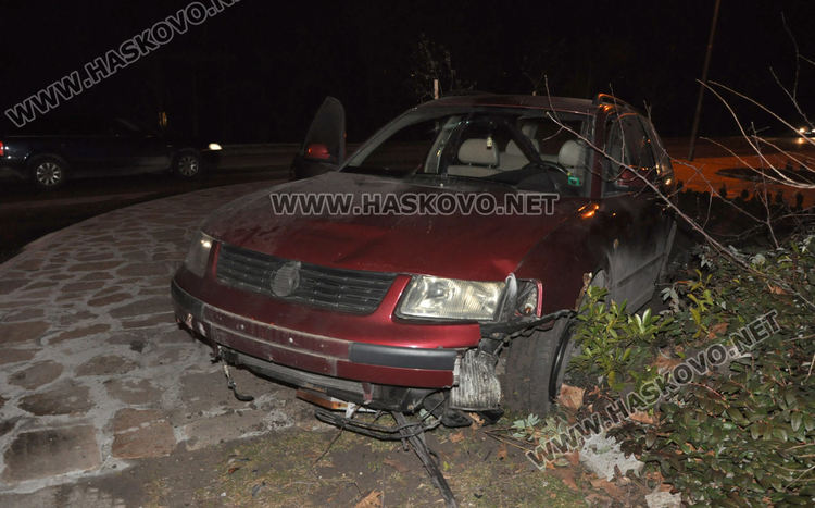 Фолксваген блъсна две жени на тротоара, едната е с опасност за живота