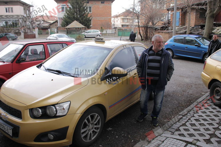 Разбито такси на бул. Раковски 45