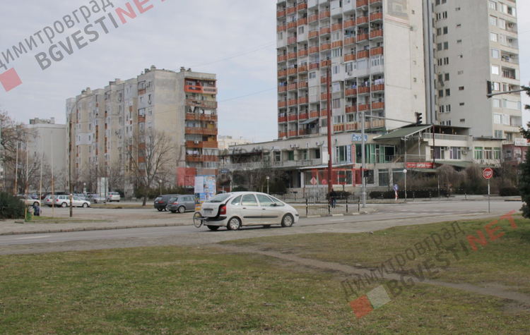 9 обрани автомобила с разбити стъкла в Димитровград, потърпевш е и зам.-кмет на града