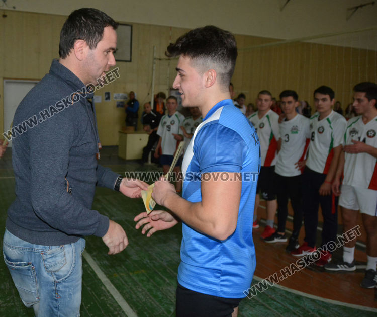 Механото и Дървото са победители в Общинското първенство по волейбол за ученици