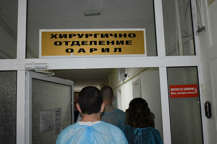 Младежите от ОбМС-Асеновград посетиха болницата, за да вдъхнат надежда на пациентите