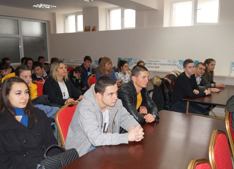 15 ученици от Гимназията по туризъм със сертификати EUROPASS