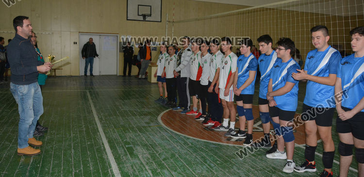 Механото и Дървото са победители в Общинското първенство по волейбол за ученици