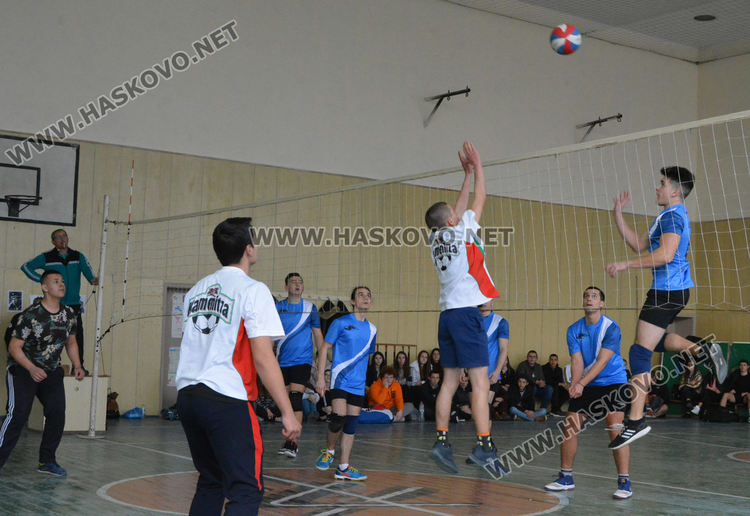 Механото и Дървото са победители в Общинското първенство по волейбол за ученици