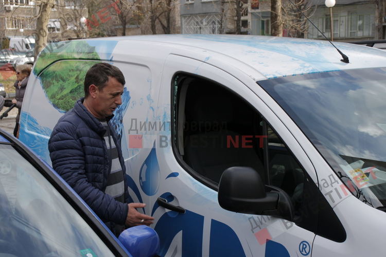 9 обрани автомобила с разбити стъкла в Димитровград, потърпевш е и зам.-кмет на града