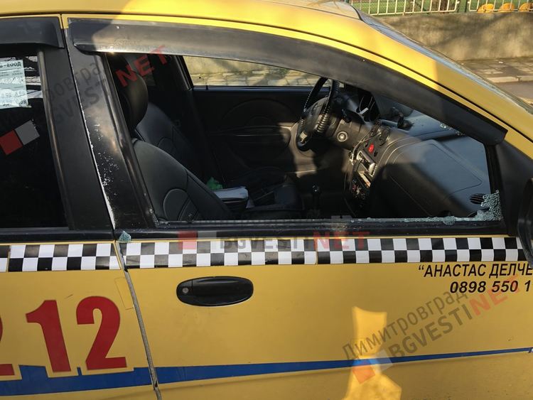Вандали разбиха 9 коли в Димитровград