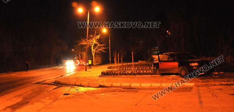 Фолксваген блъсна две жени на тротоара, едната е с опасност за живота