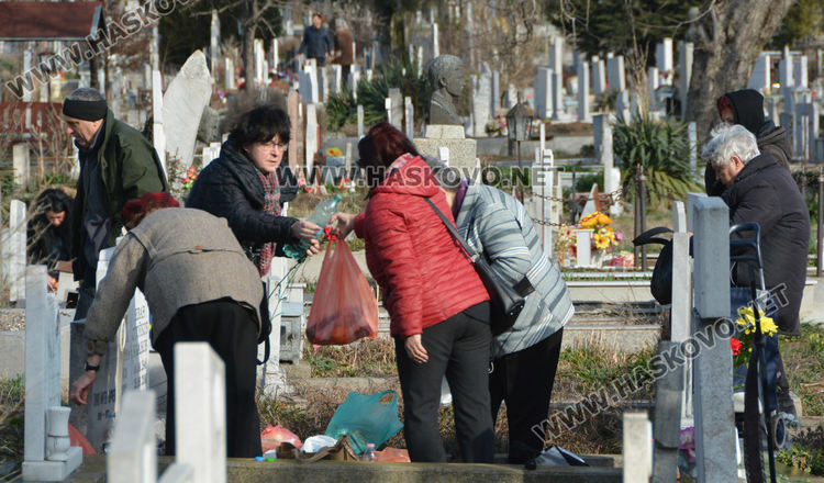 Хасковлии почетоха починали близки на Голяма Задушница