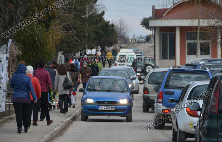 Хасковлии почетоха починали близки на Голяма Задушница